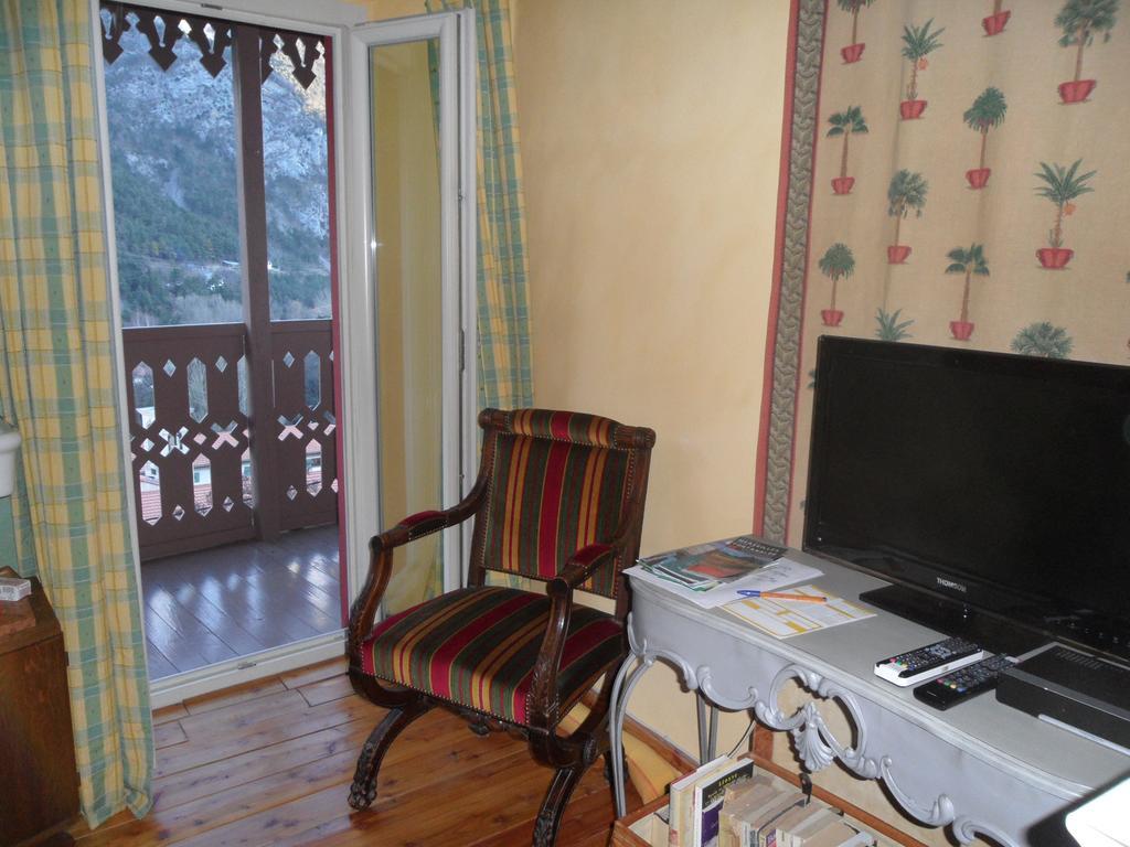Chambres D'Hotes Casa Sylvana Saint-Dalmas-de-Tende Chambre photo